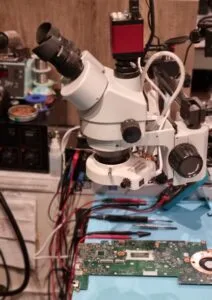 Photo du labo 1
Les outils indispensables pour la remise en état d'une Carte Mère PC