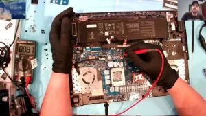 Réparation carte mère:
Prise de mesures sur la carte mère